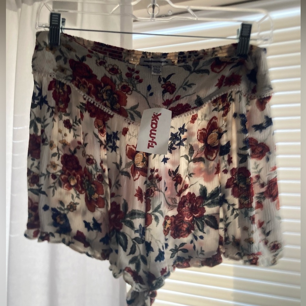 AEO NWT Floral Shorts